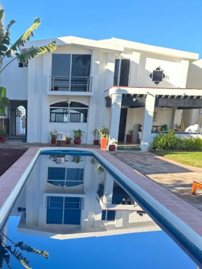 Cerritos Oceanfront Villa